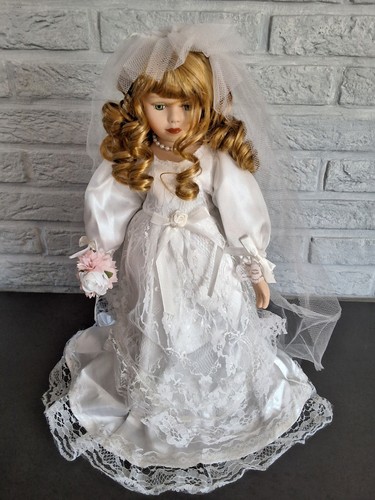 Très belle poupée mariée - très,
