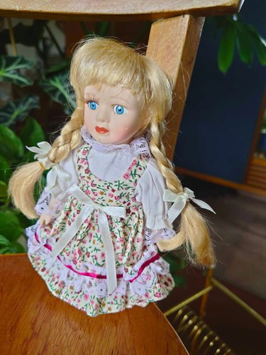 Petite poupée ancienne - , en