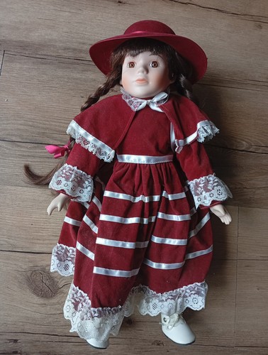 Poupée porcelaine fait - en,