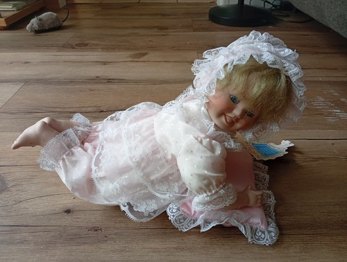 Poupée porcelaine fait - en,