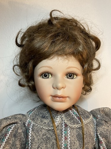 Poupée porcelaine numérotée - poupÉe,