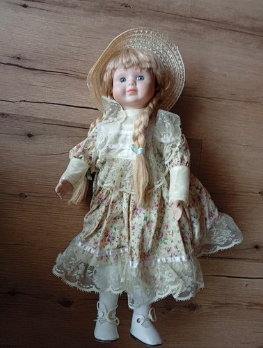 Poupée porcelaine fait - poupée,